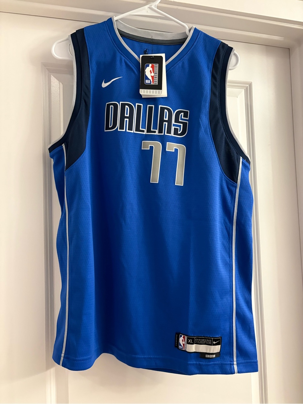 Nike Dallas Mavericks Luka 77 Youth Jersey in Blue